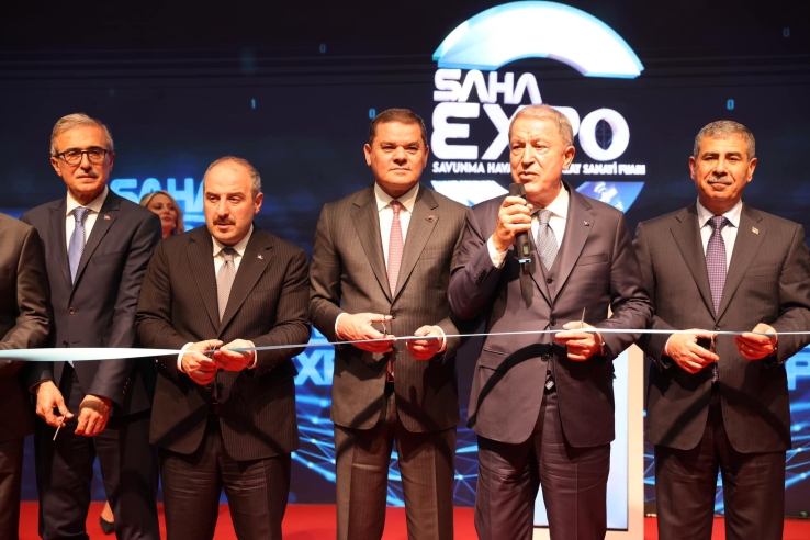 رئيس الوزراء وزير الدفاع ووزير الدفاع التركي يفتتحان معرض الدفاع والجو 2022